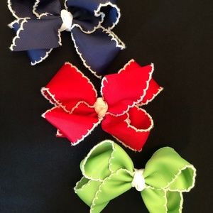 Cotton Tails "3 Hair bow clips in scalloped edge"